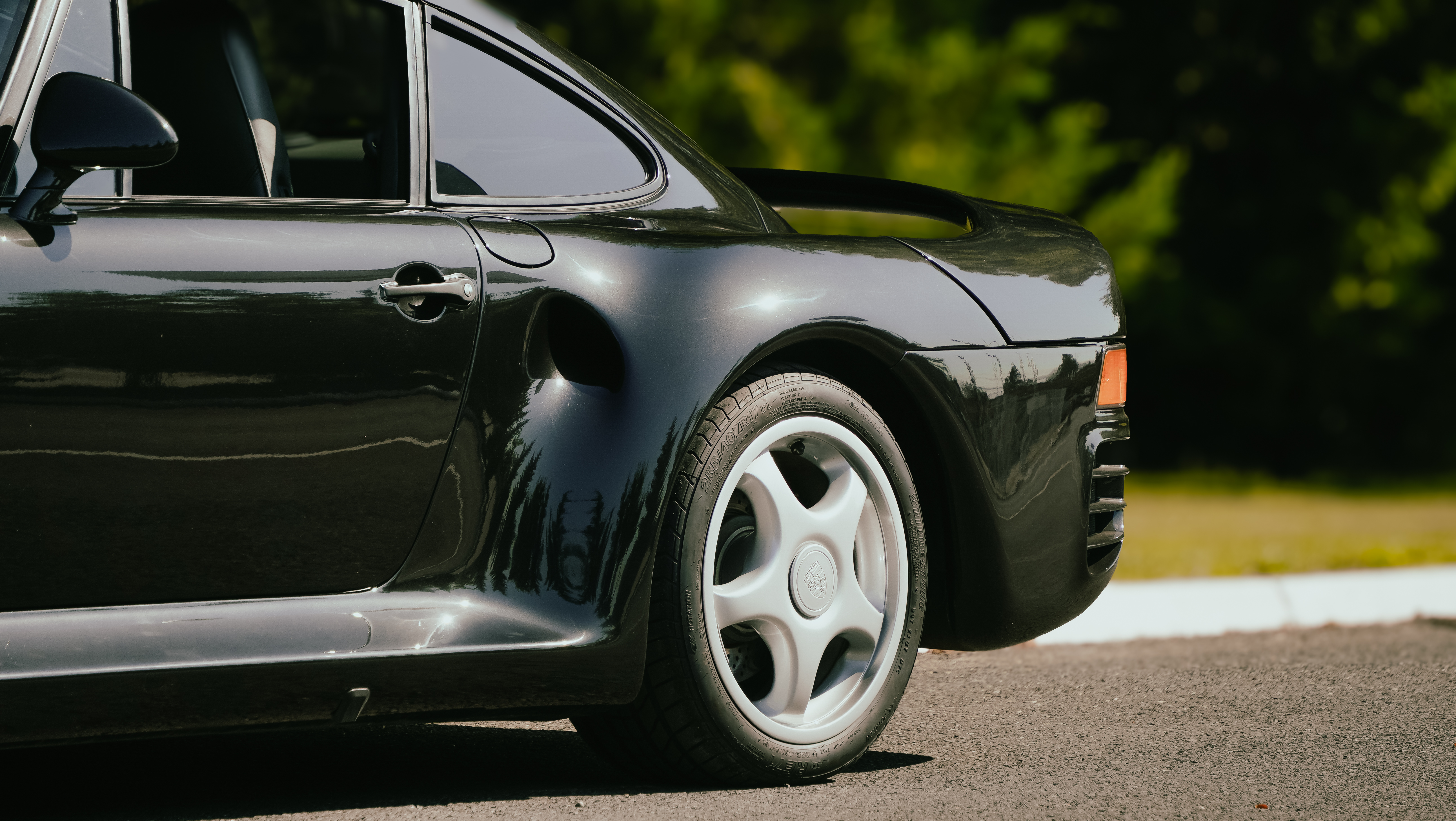 Porsche 959 automotive photograph 05